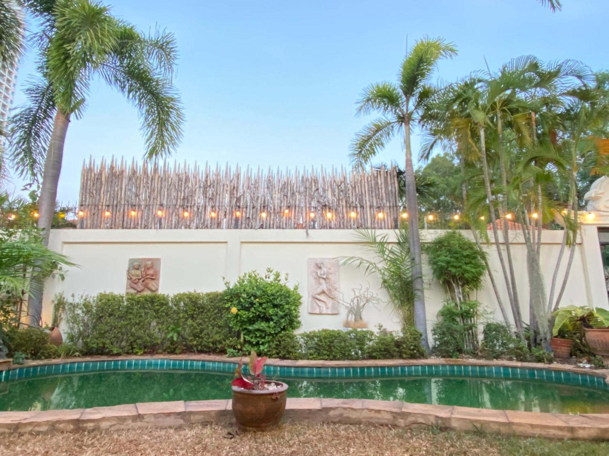 Mejestic Garden Villa