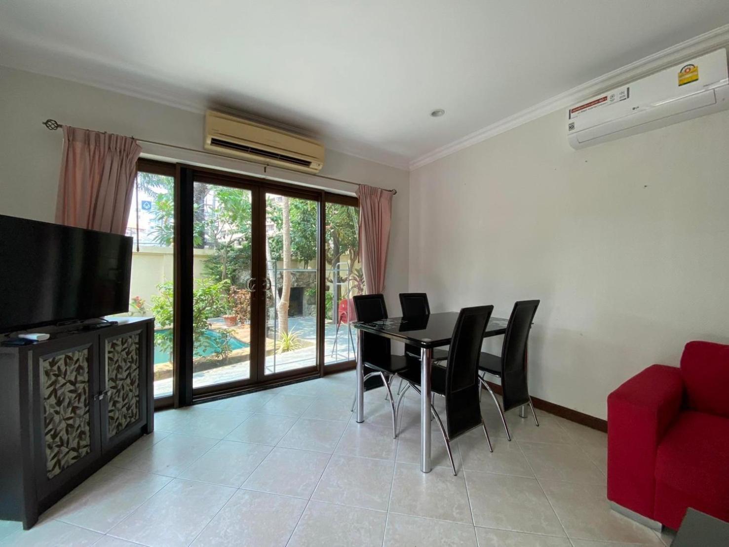 Luxury Semi-2Bd Pool Villa Near Beach & Walking Street * Pattaya