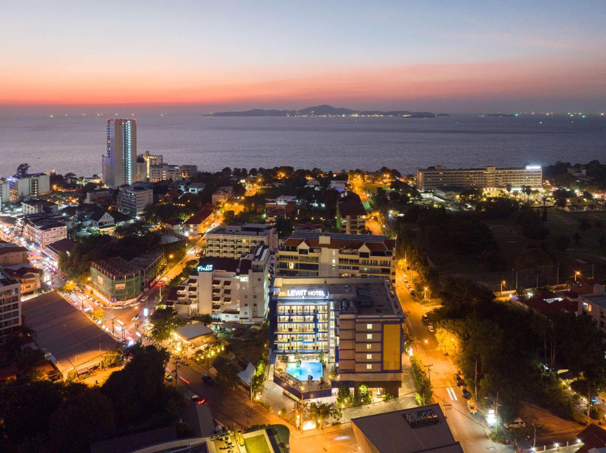 Hotel Lewit Pattaya, A Member Of Radisson Individuals 5*