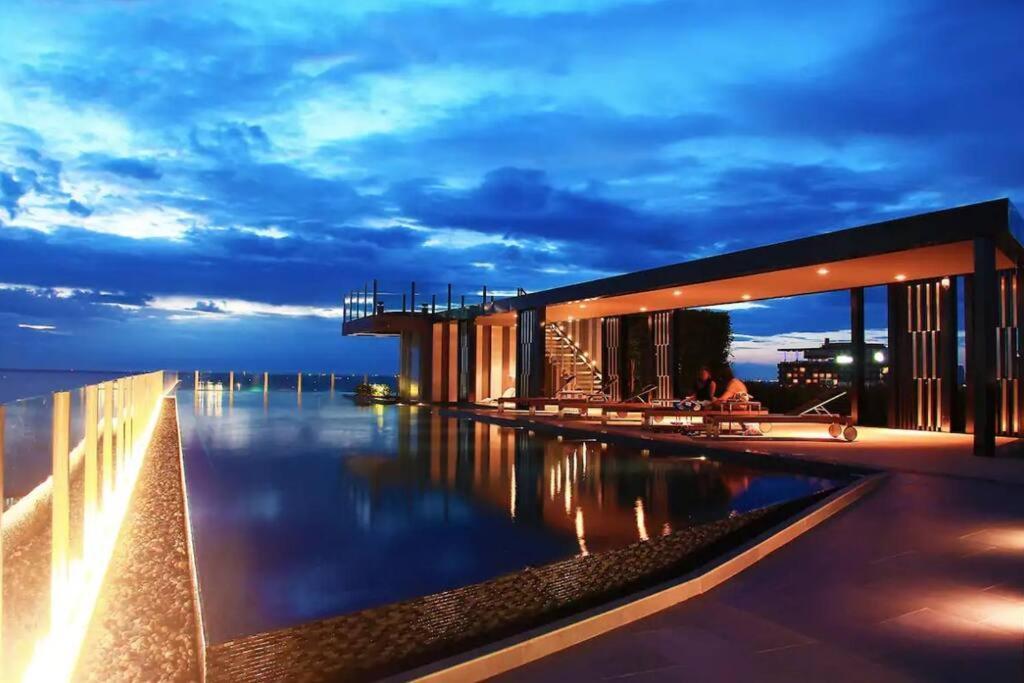 Sea View, The Base *