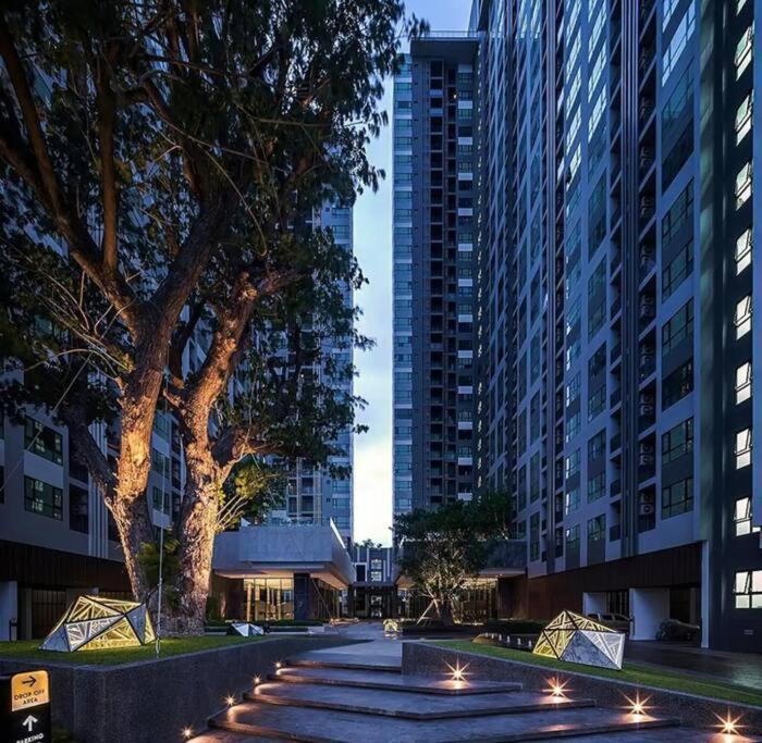 Sea View, The Base *