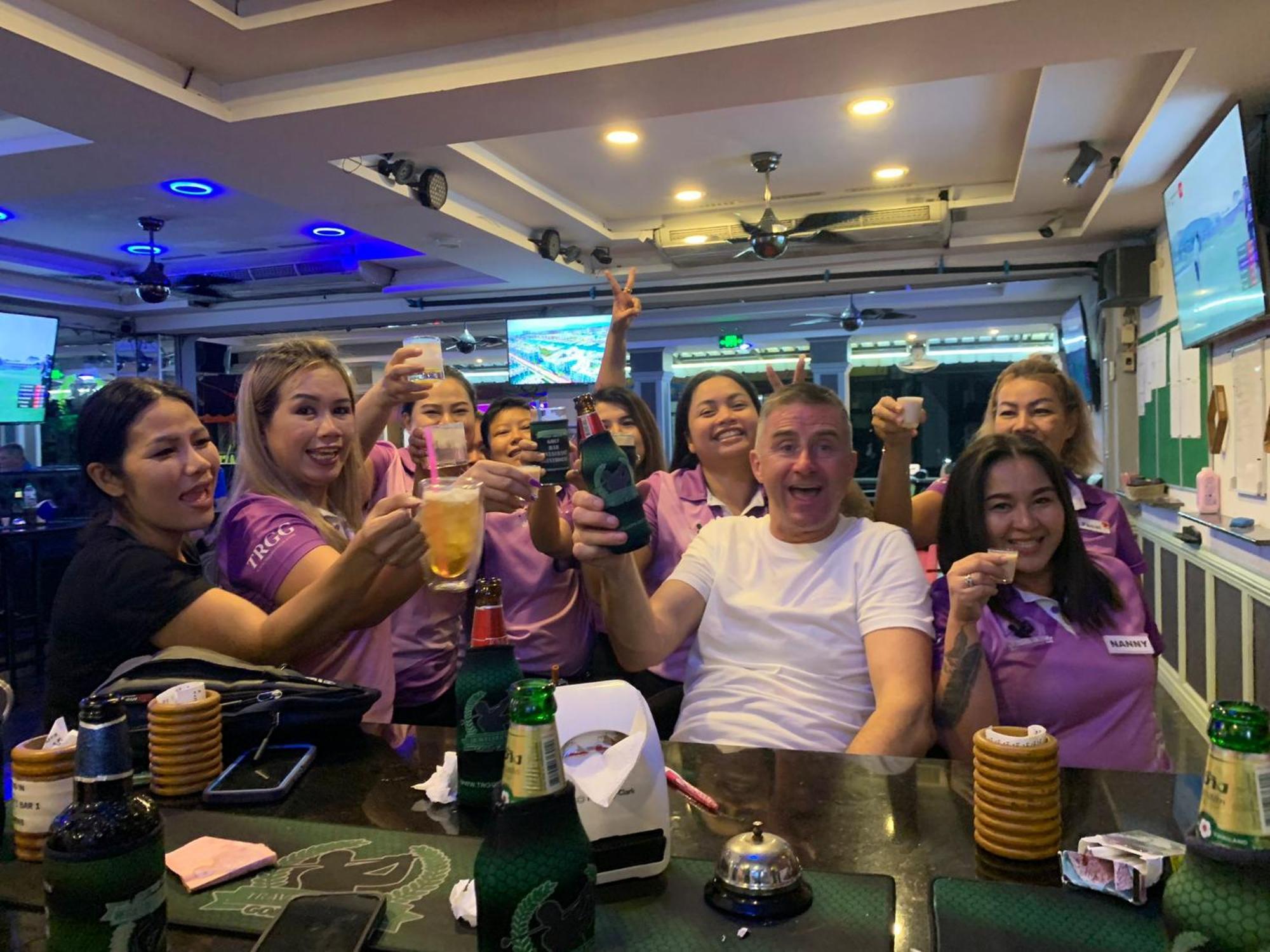 Rumah tetamu Traveller's Rest Sports Bar Pattaya