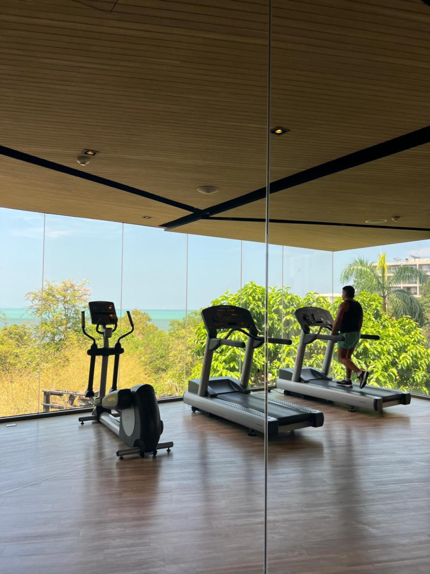 Wong Amat Luxury Condo--private Beach Pattaya