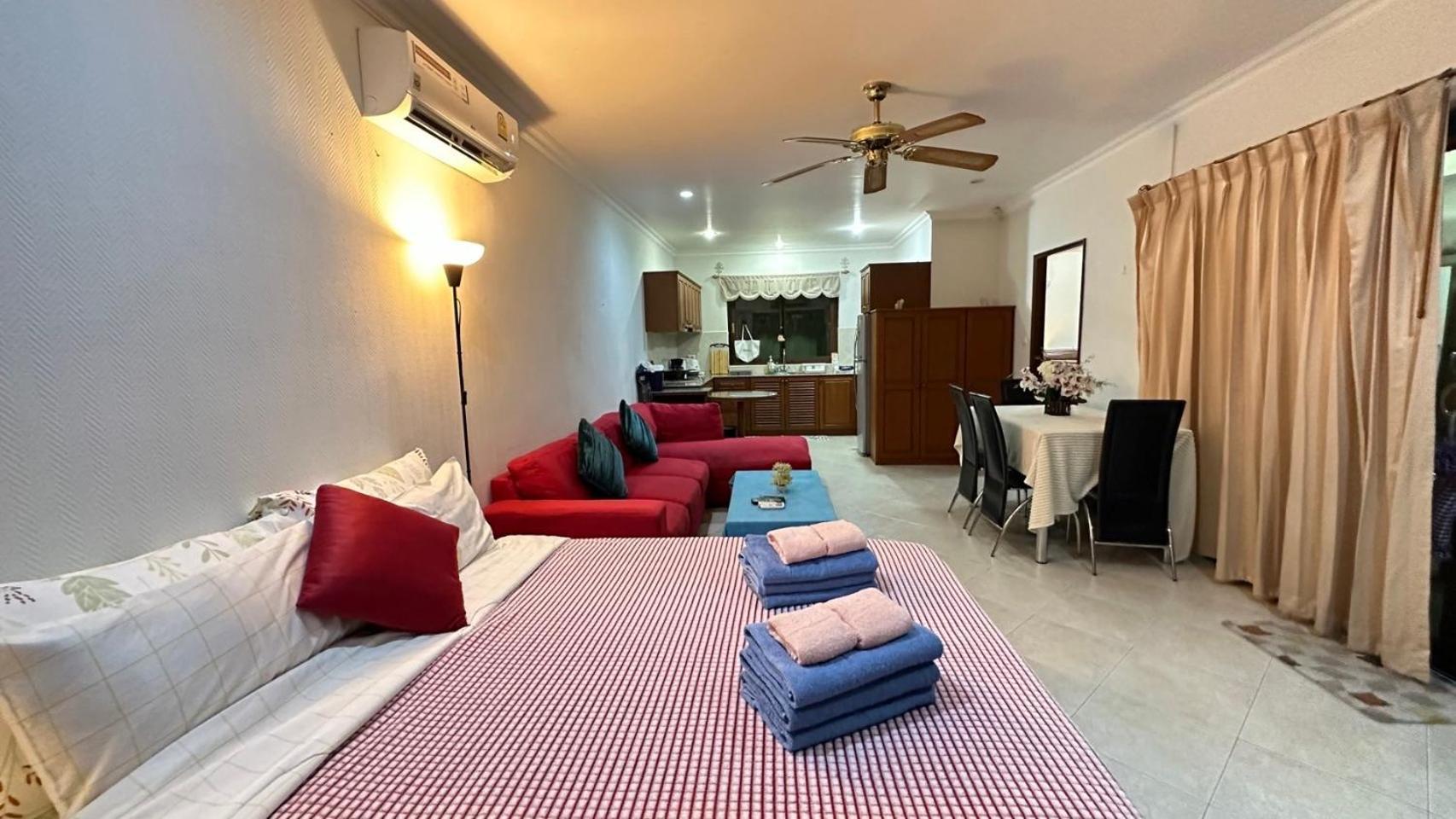 Luxury Semi-2Bd Pool Villa Near Beach & Walking Street Villa