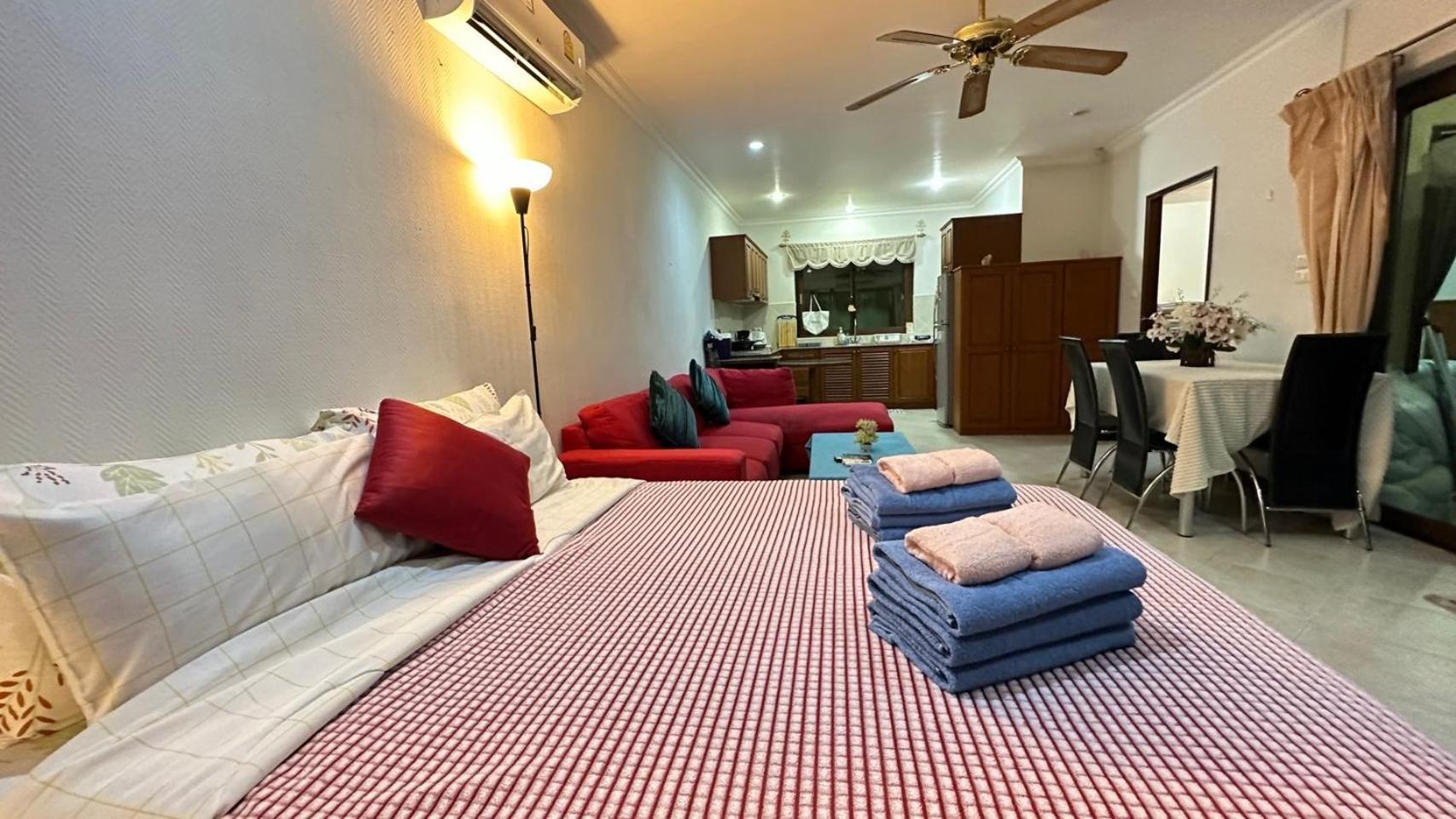 Luxury Semi-2Bd Pool Villa Near Beach & Walking Street Villa *