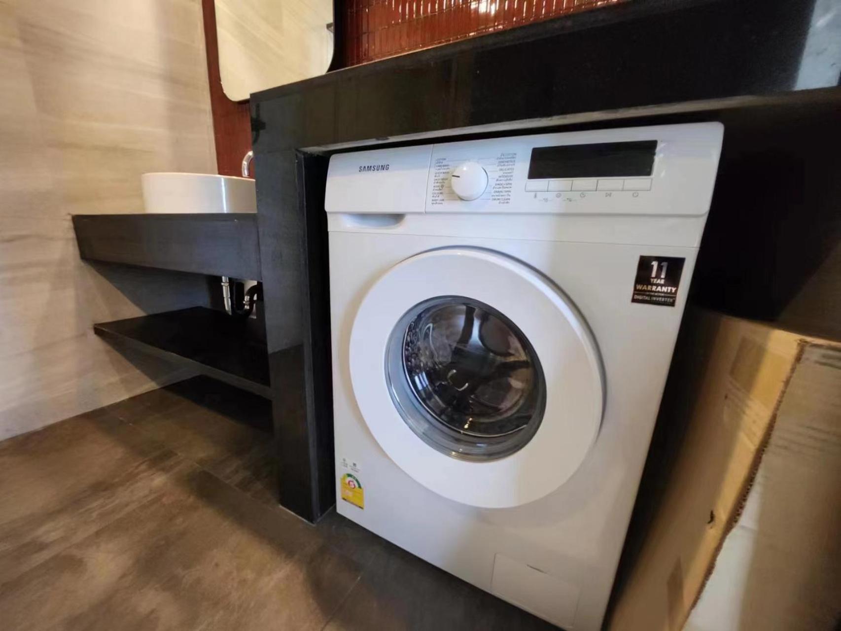 小红书网红超大无边泳池edge豪华公寓 市中心 海滩300米 Apartment Pattaya