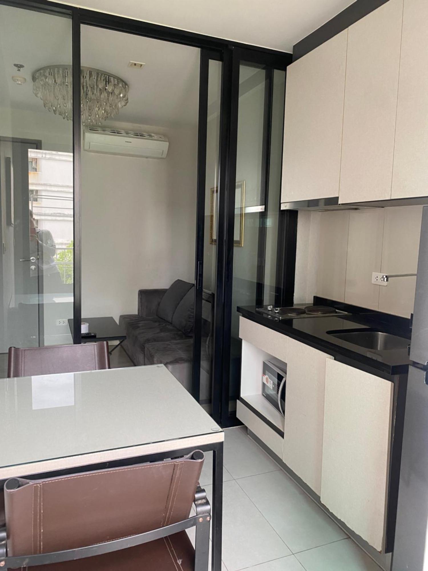 Apartment The Base Pattaya: Beachfront Near Shopping *