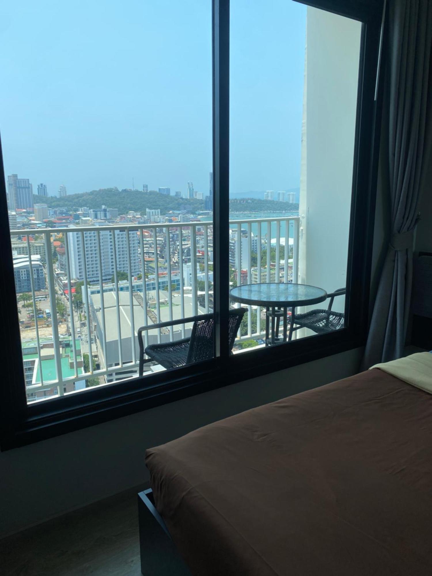 Apartment The Base Pattaya: Beachfront Near Shopping Pattaya