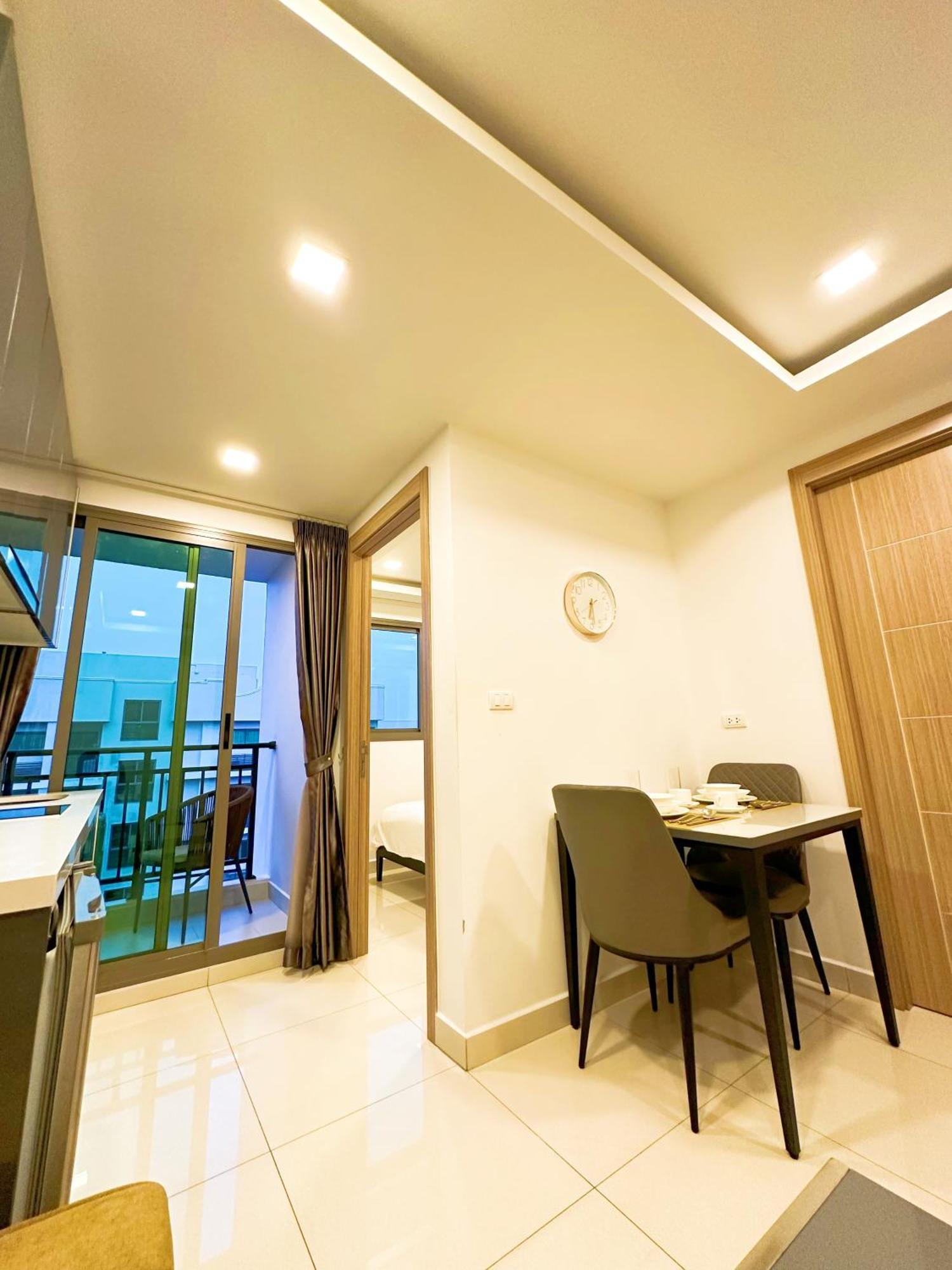 Arcadia Beach Continental Pool View * Pattaya