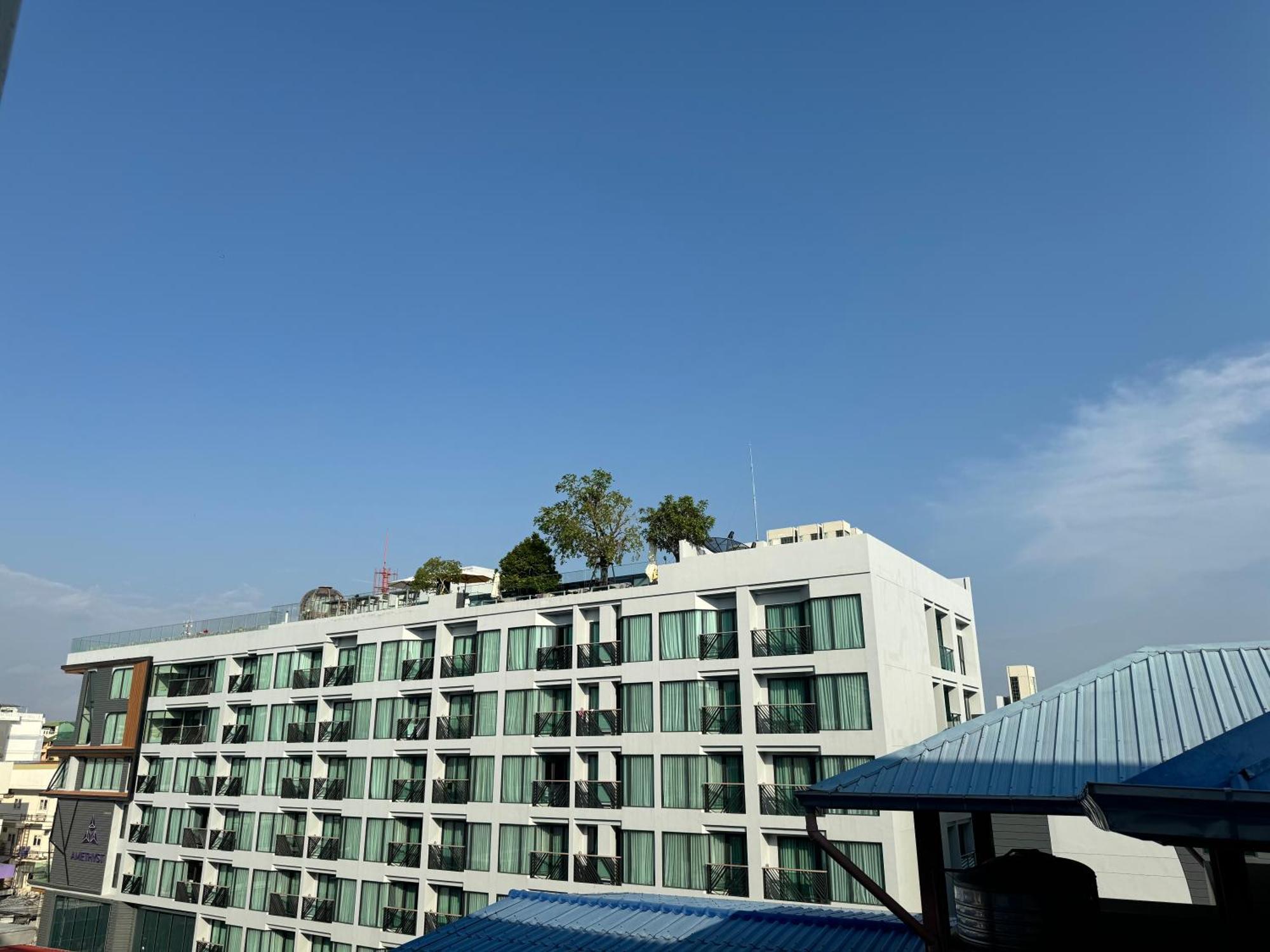 Grand Avenue 1 Bedroom Cityview 6th Floor Apartment