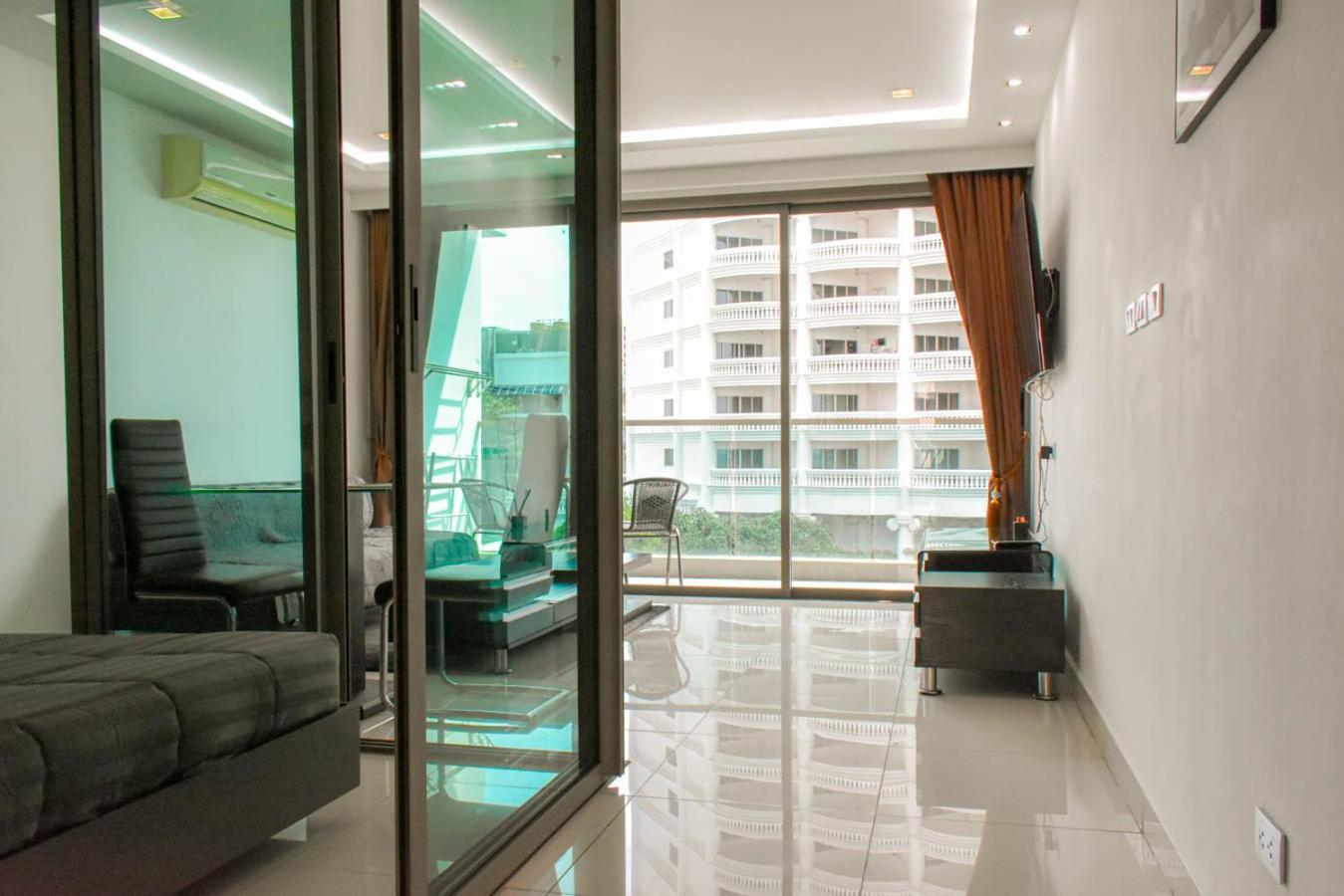 Wongamat Tower Condominium * Pattaya