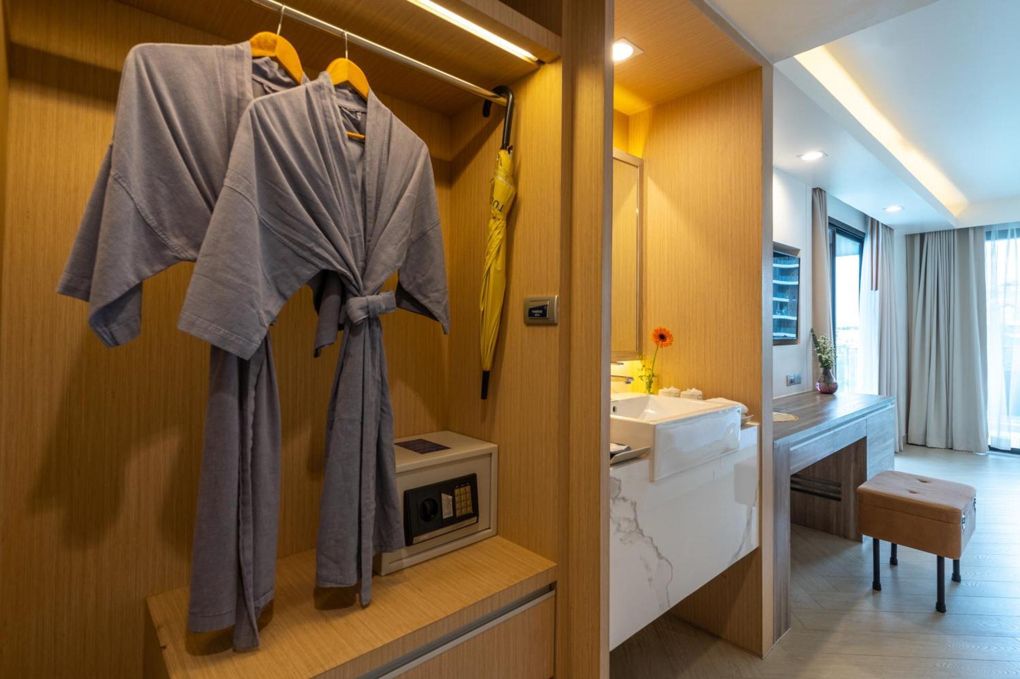 Golden Tulip Beachfront