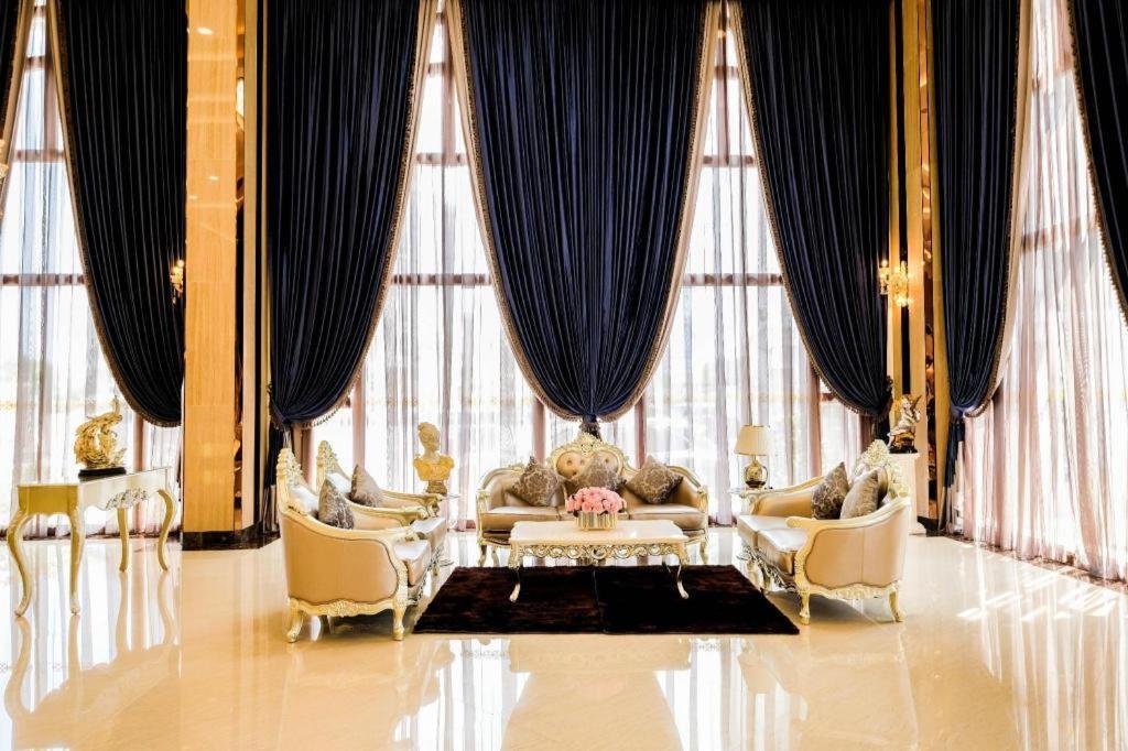 Lk Grand Empire Hotel