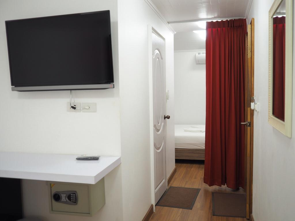 Pook Swan House Bed & Breakfast Pattaya