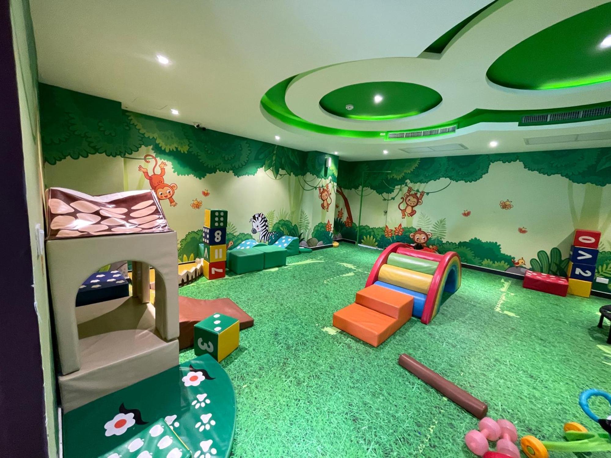 Apartment Grand Avenue芭提雅市中心水系公寓超大环绕泳池近海滩近夜市36平大空间 Pattaya