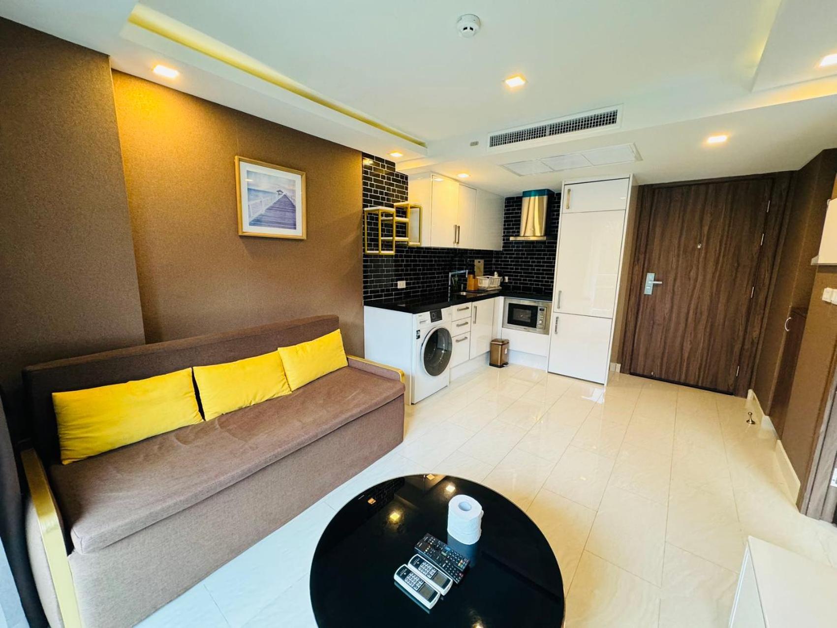 Apartment Grand Avenue芭提雅市中心水系公寓超大环绕泳池近海滩近夜市36平大空间 Pattaya