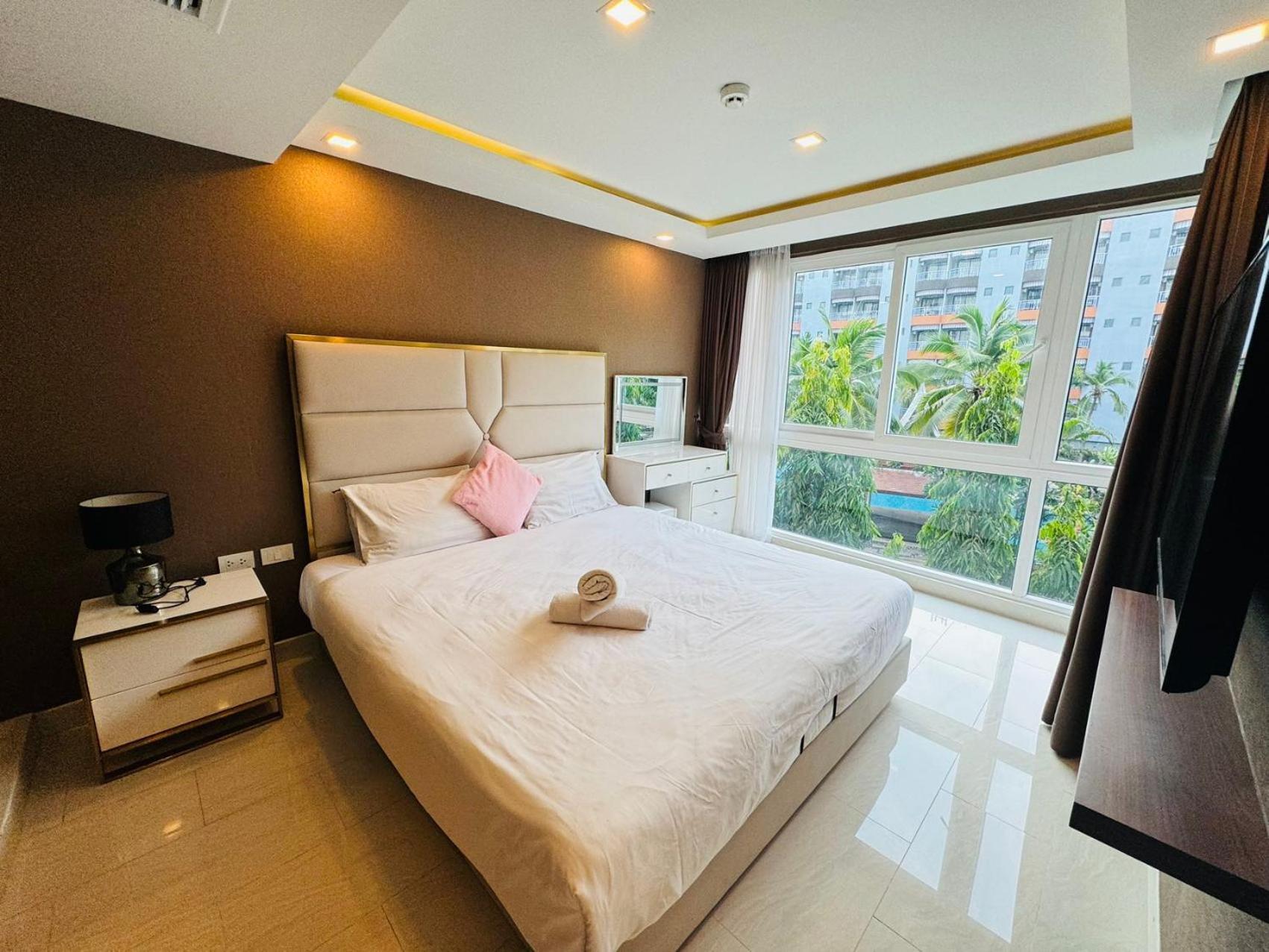 Apartment Grand Avenue芭提雅市中心水系公寓超大环绕泳池近海滩近夜市36平大空间 Pattaya