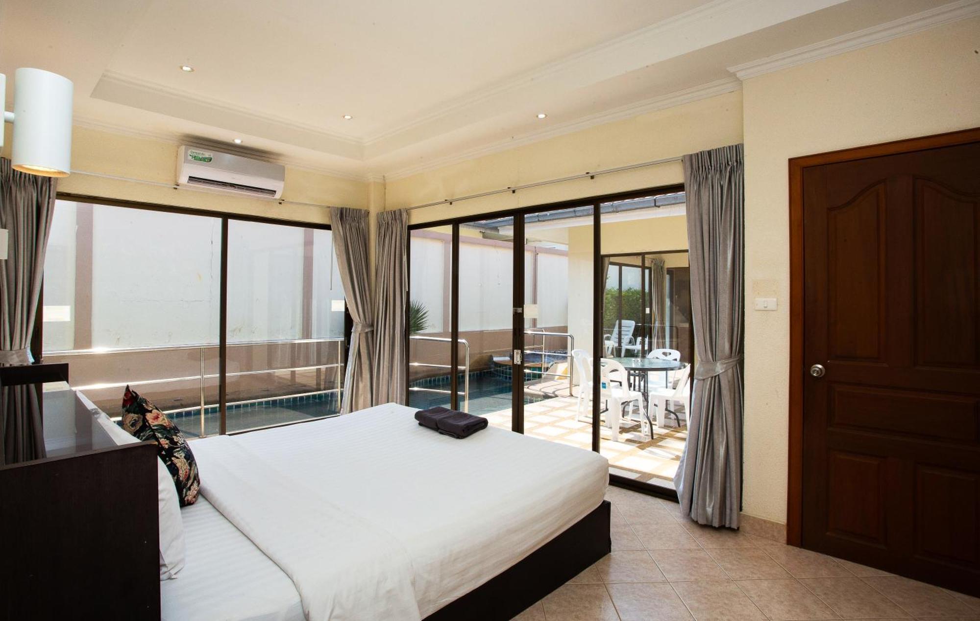 Villa Avoca Pool