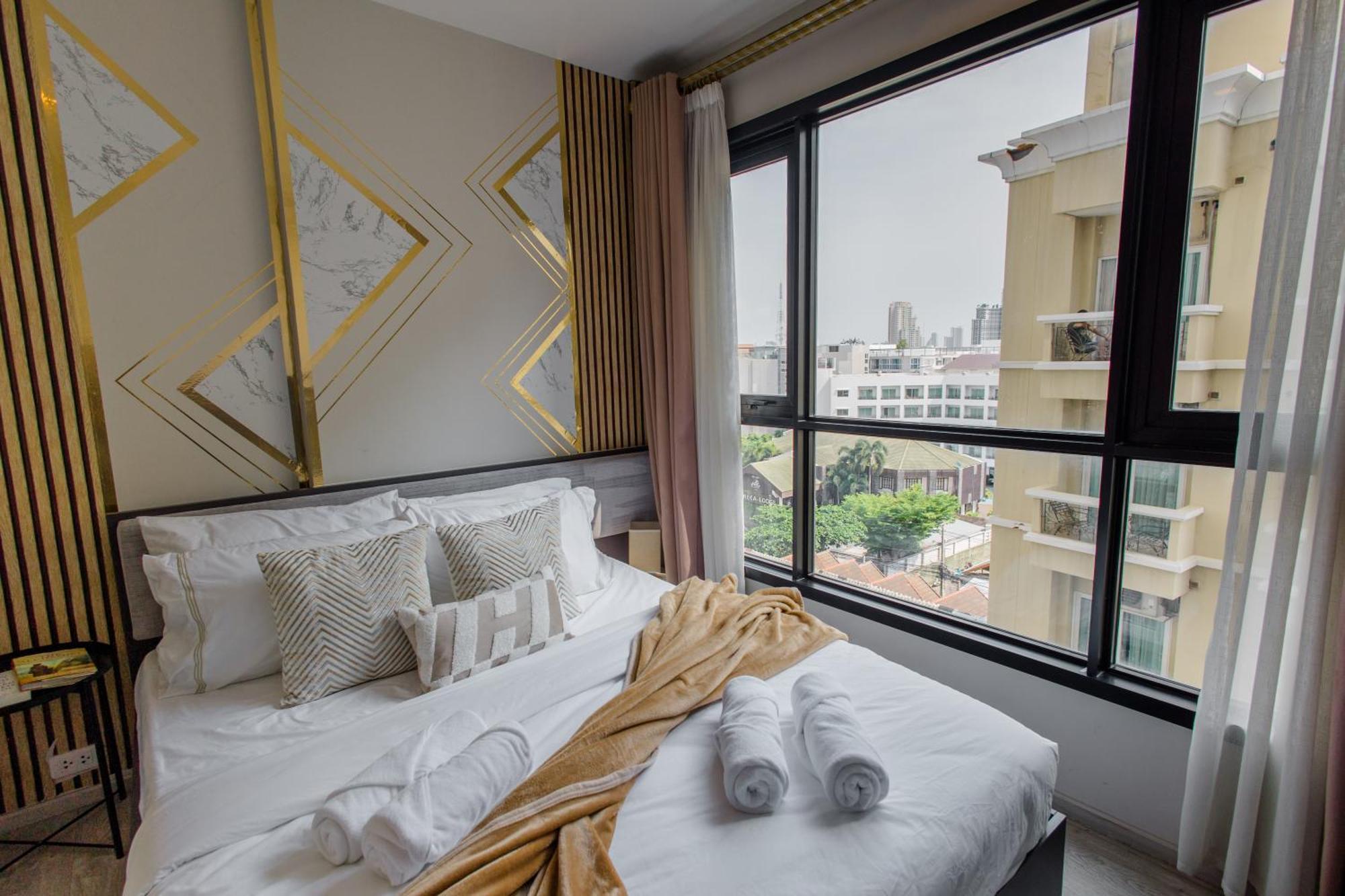 Apartment Modern Luxury Zen Just Steps To The