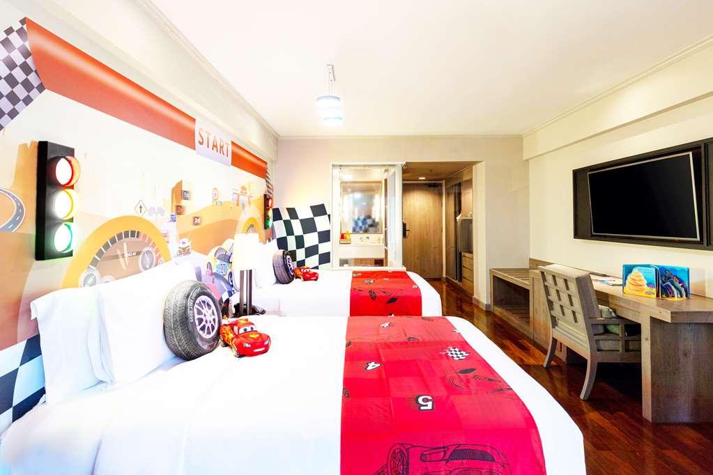Hotel Avani And *