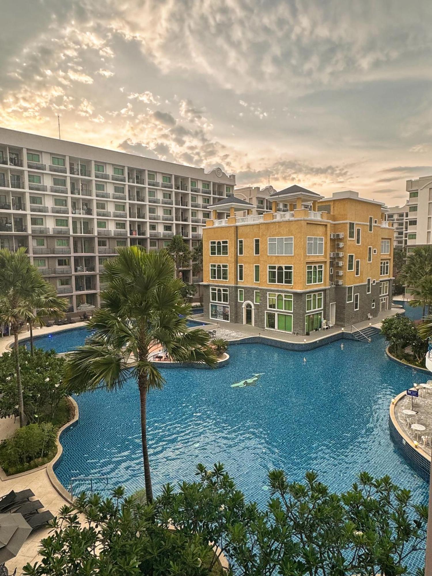 Arcadia 网红水系公寓一房 Pool View 专业的健身房 桑拿 中心位置 交通便利 Smart Tv Wifi Apartment