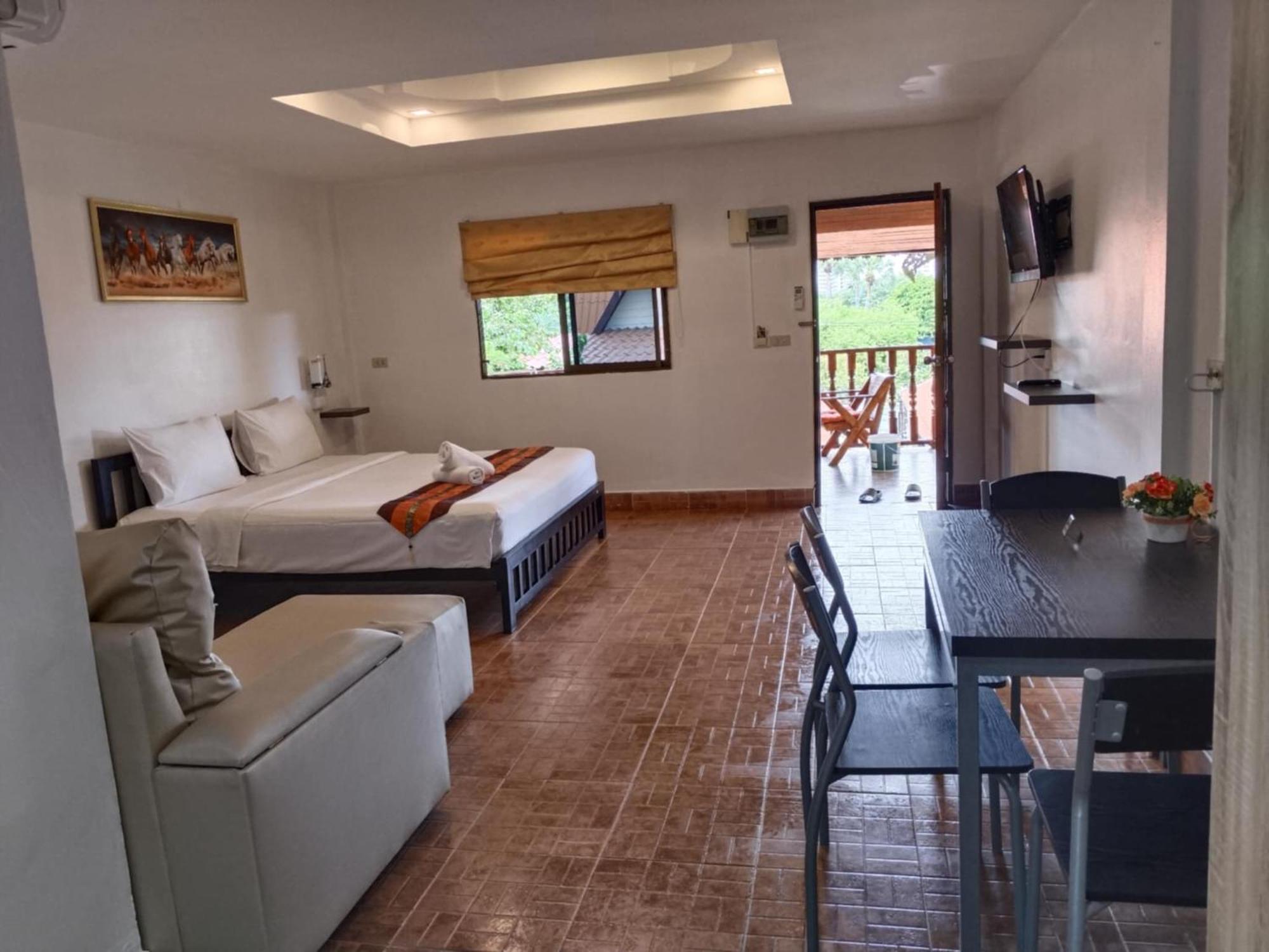 Guest house Phratamnak - 100 Mtr From The Beach Pattaya