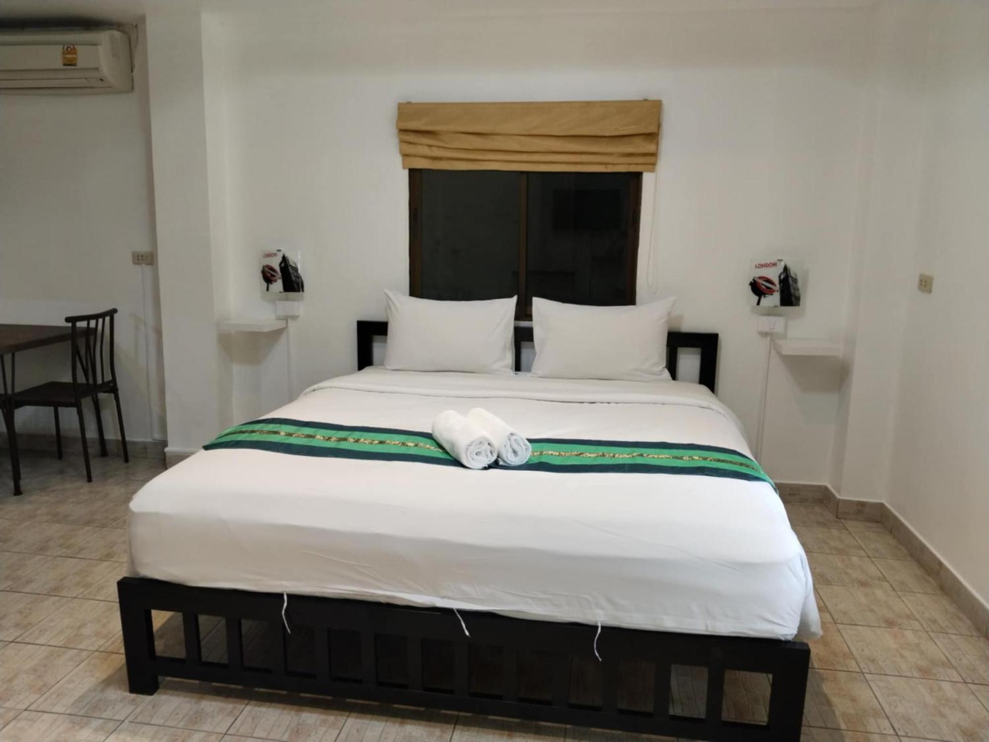 Phratamnak - 100 Mtr From The Beach Guest house