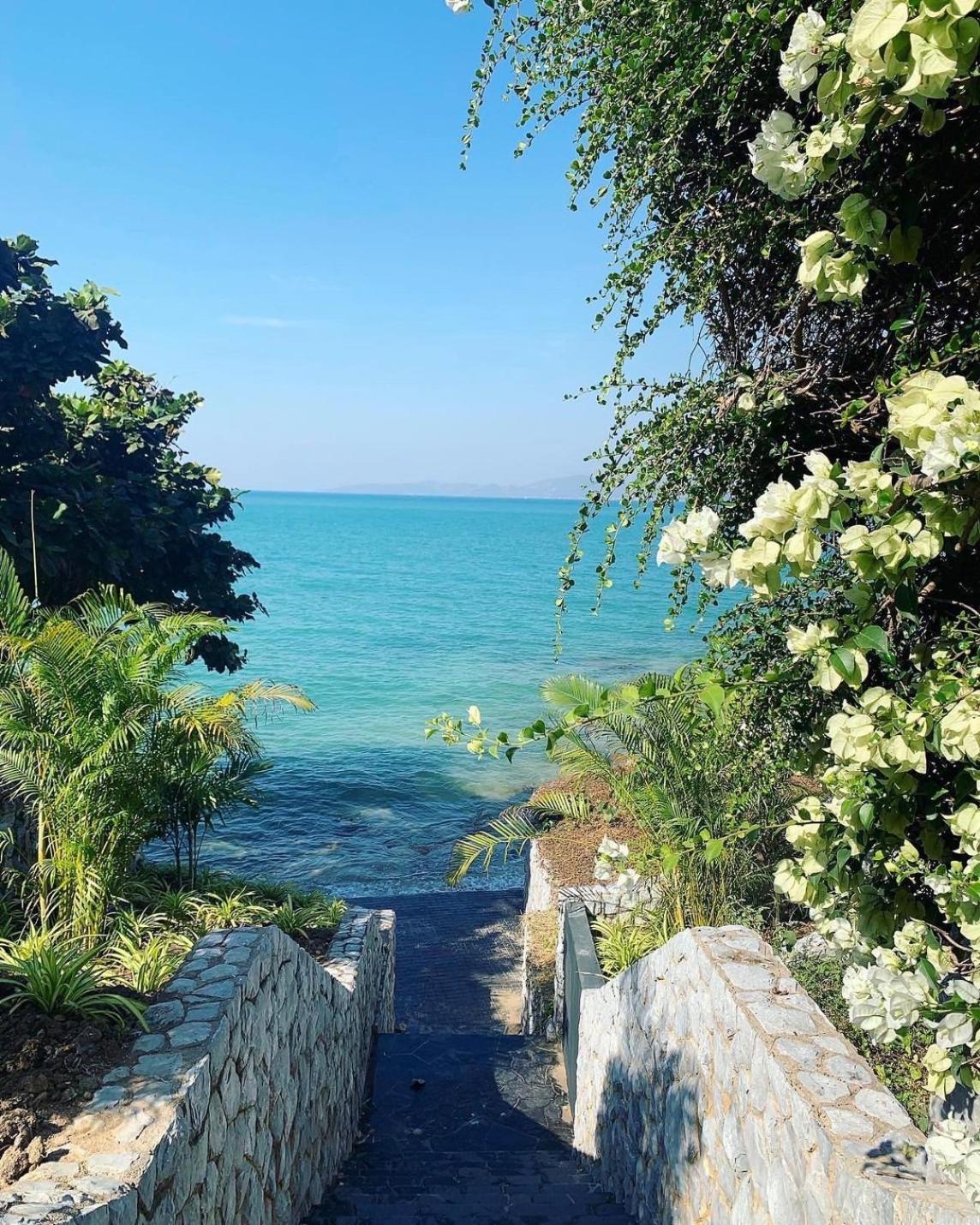 Majestic Pool 3 Bedrooms Private Beach Villa Pattaya