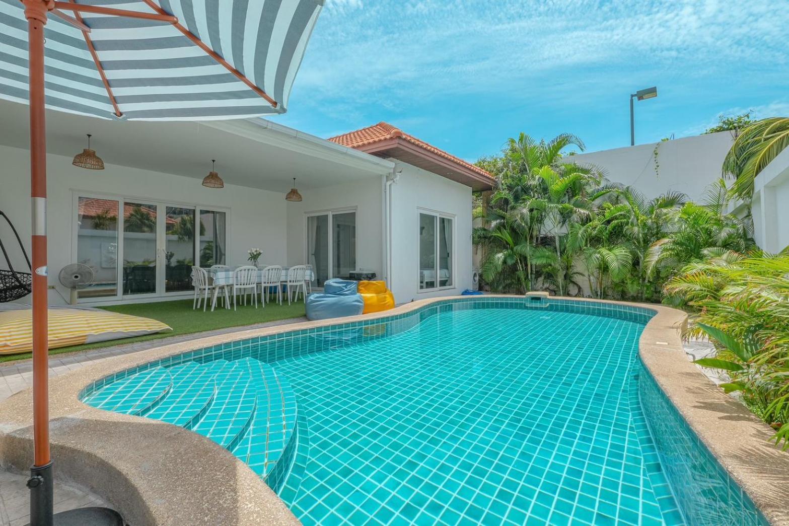 Majestic Pool 3 Bedrooms Private Beach Villa Pattaya