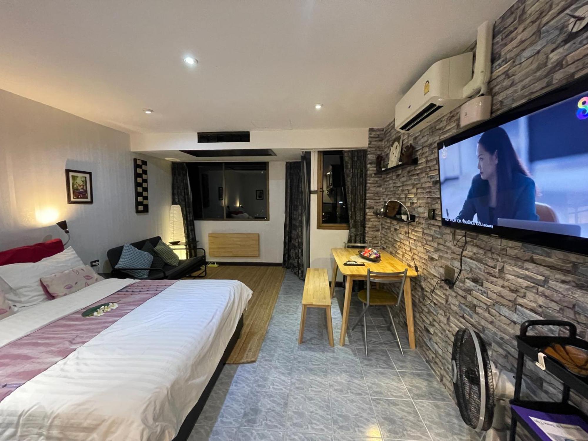 Apartment Furnished Near The *