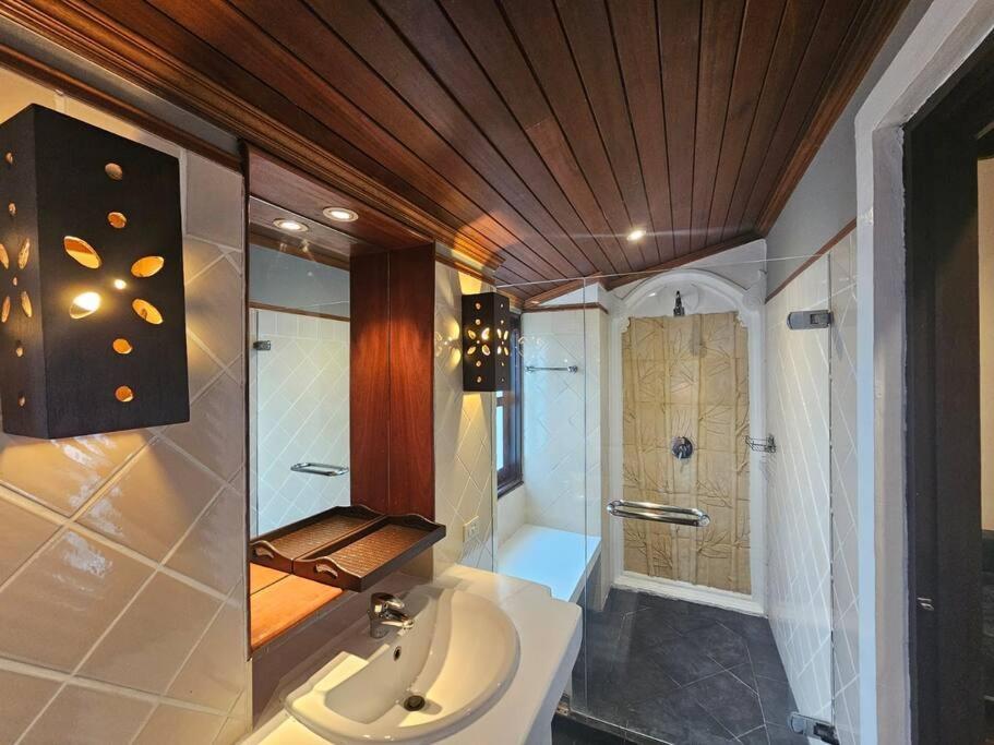 Tranquil Orient Thai 5br Pool Retreat Villa *
