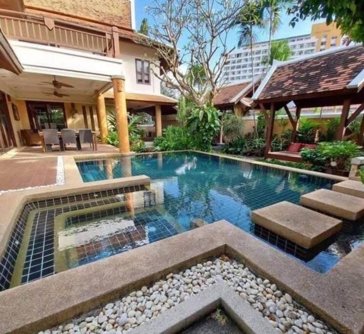 Villa Luxury 5br Pool Pattaya-family & Friends Fun Escape-bbq, Pool Table Pattaya
