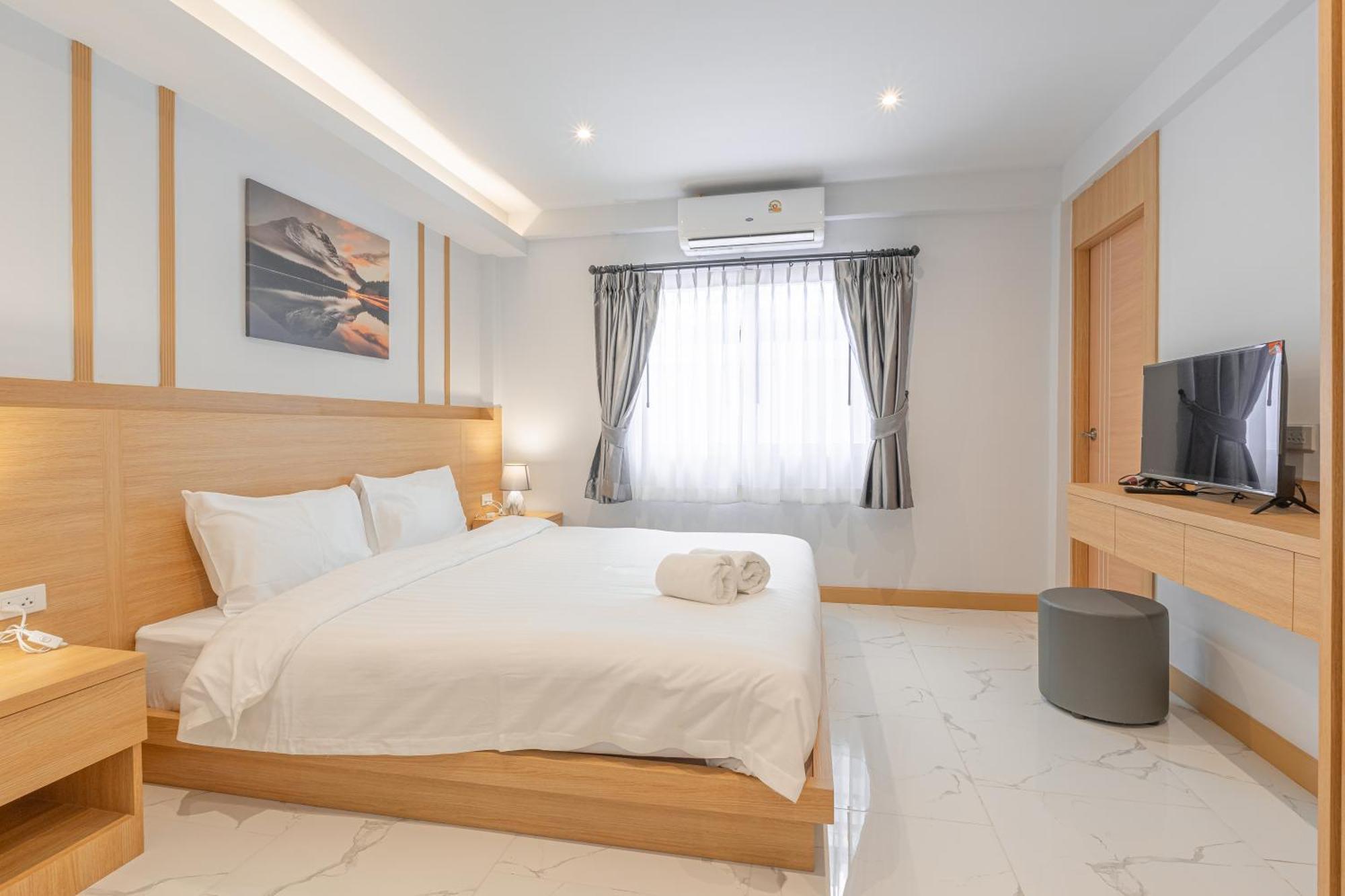 市中心豪华4卧5卫泳池别墅 Villa Pattaya