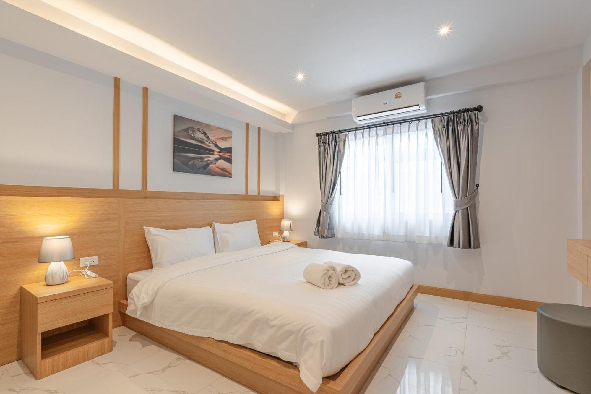 市中心豪华4卧5卫泳池别墅 Pattaya