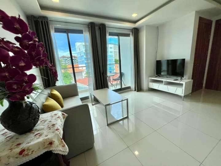 Cozy 2br 2bath In *