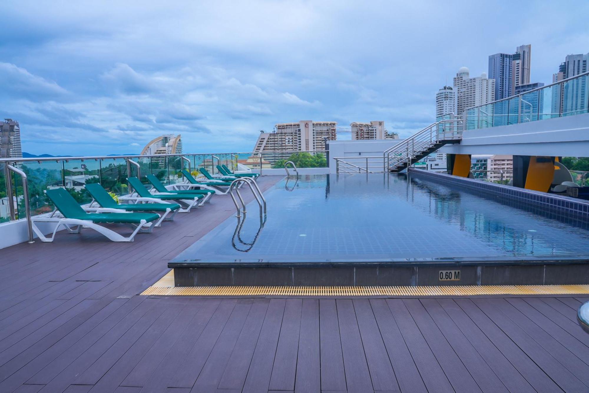 Blue Boat Jc Hotel Pattaya