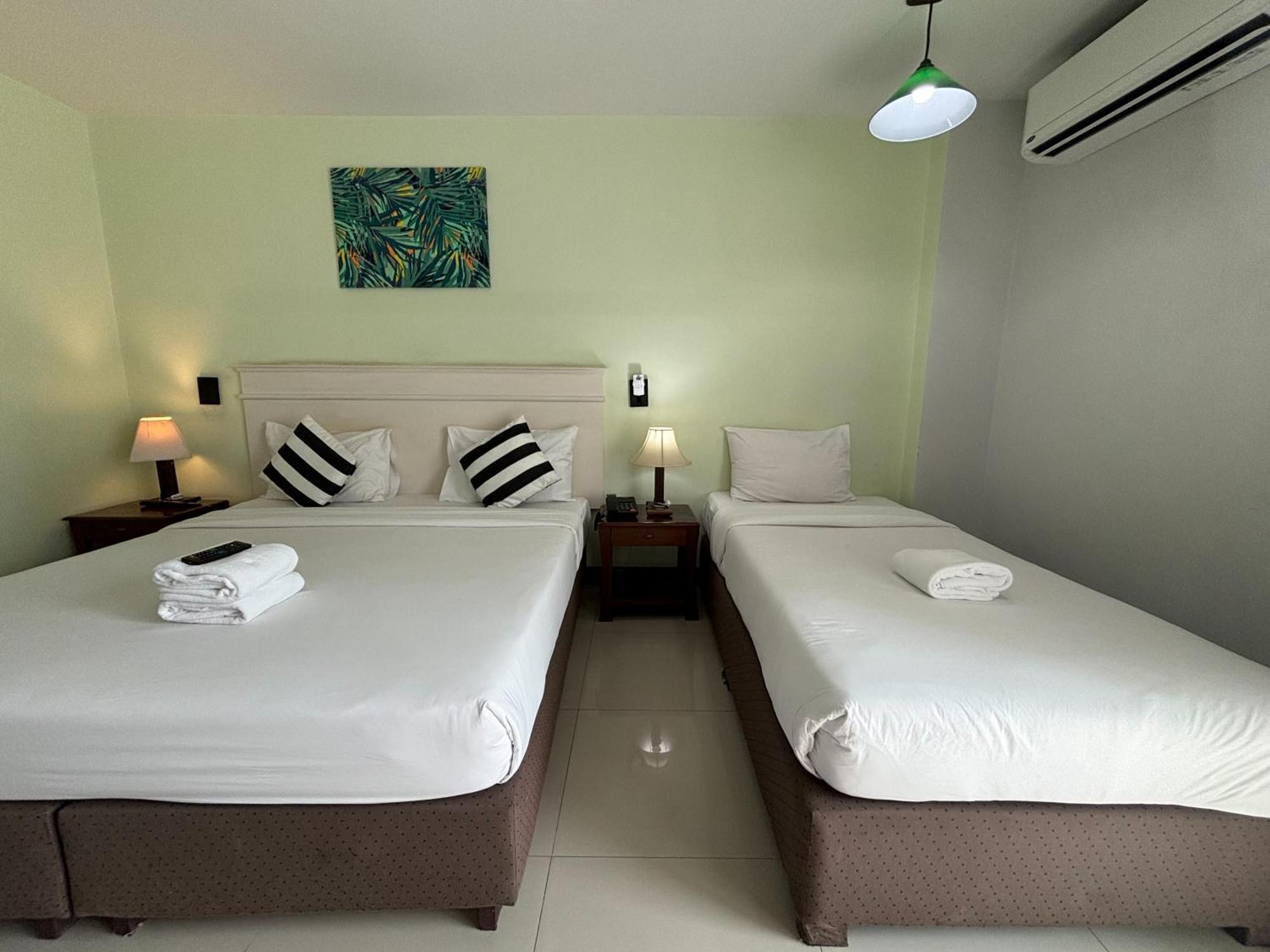 Sutus Court 1 Hotel