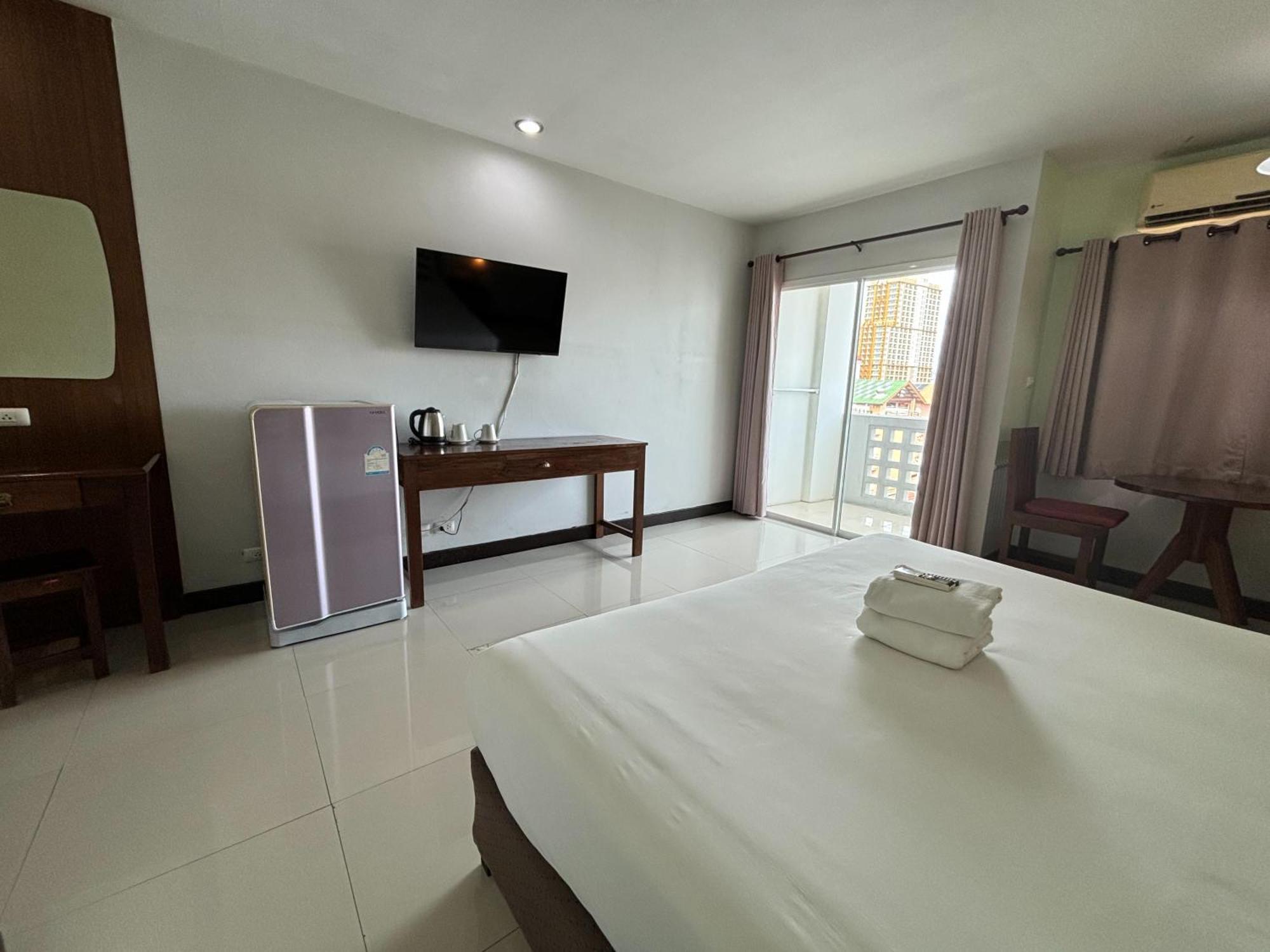 โรงแรม สุทัศน์คอร์ท 1 3*