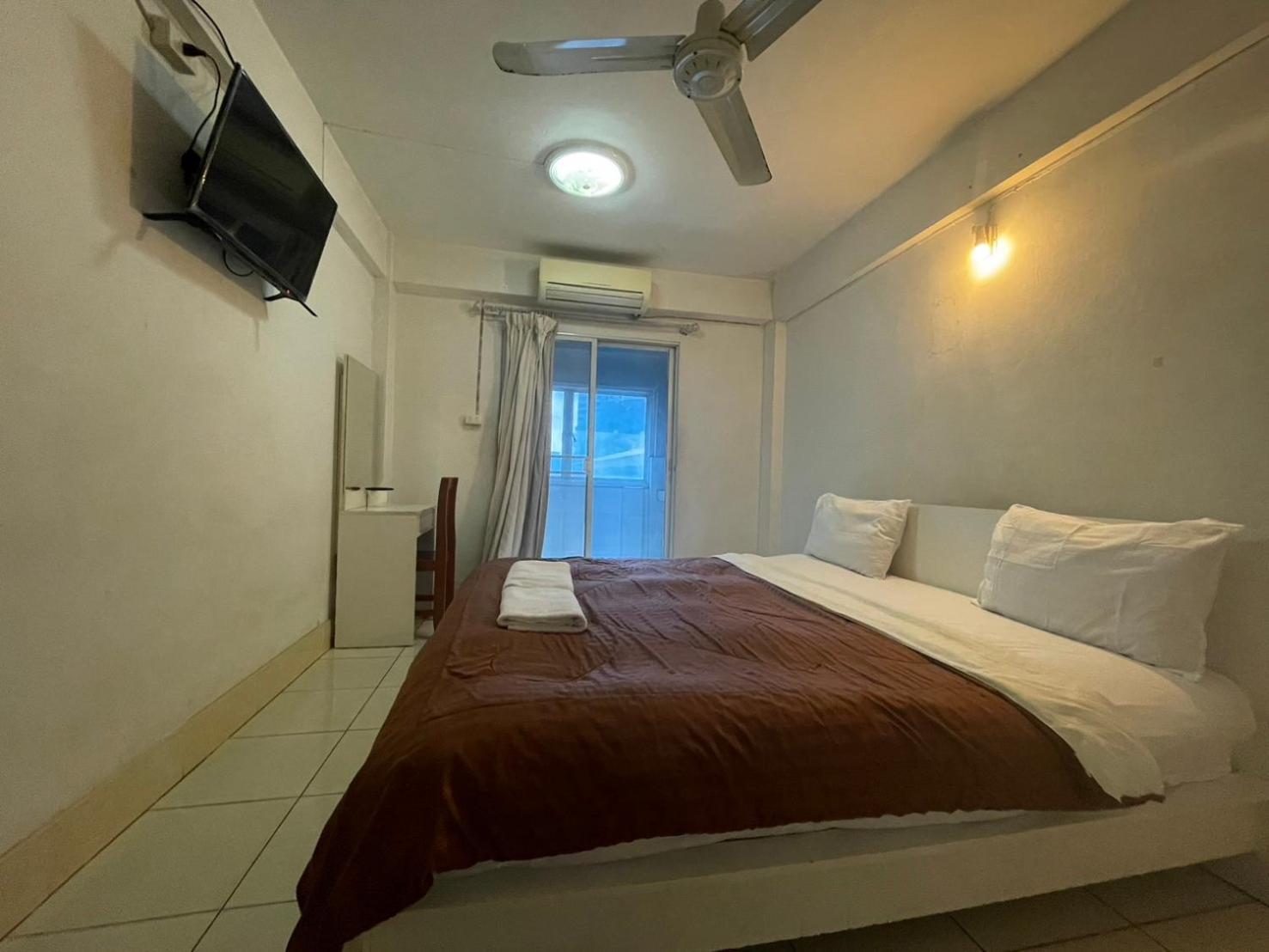 Oyo 75494 President Guest house 3*