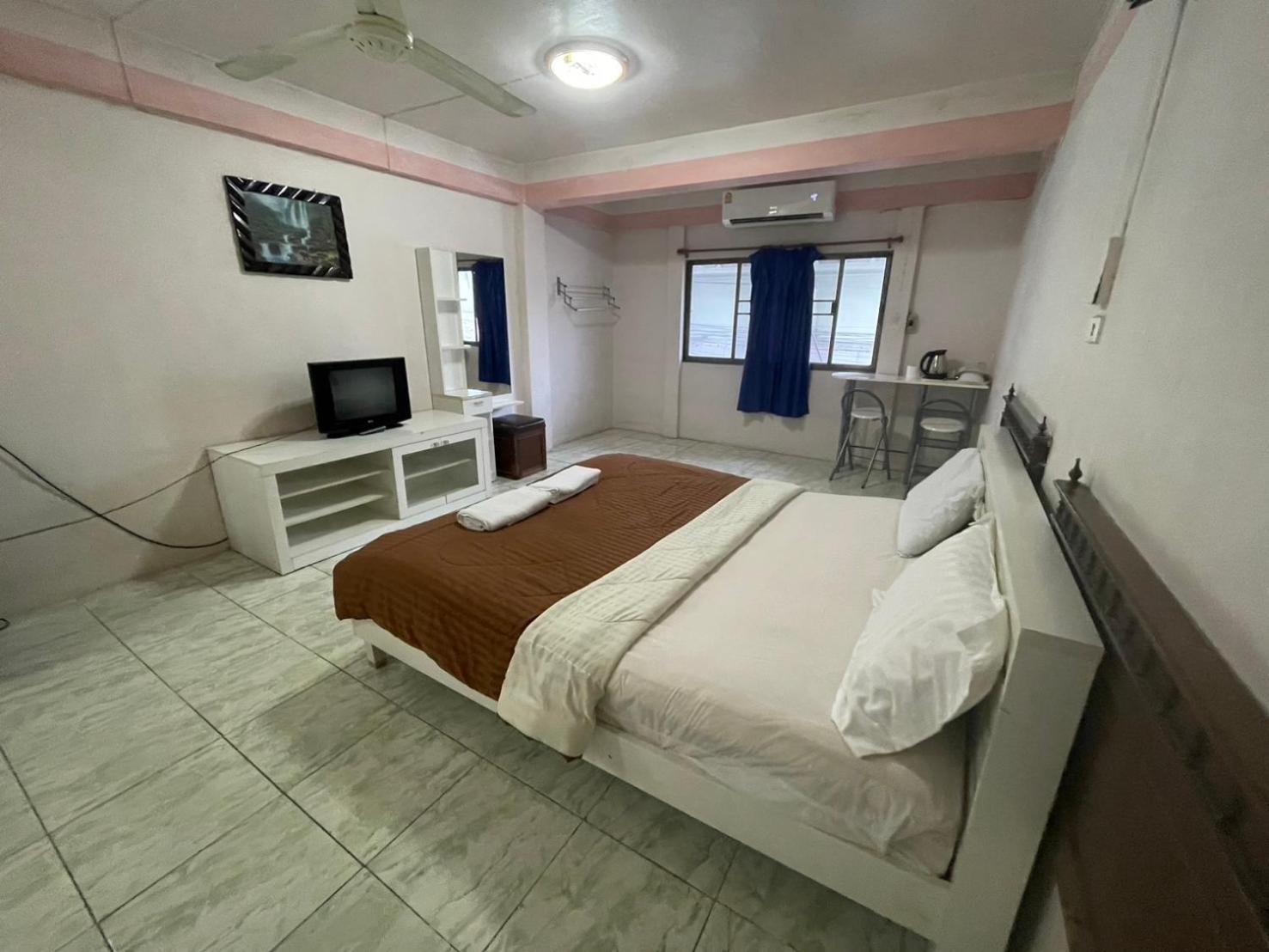 Guest house Oyo 75494 President Pattaya