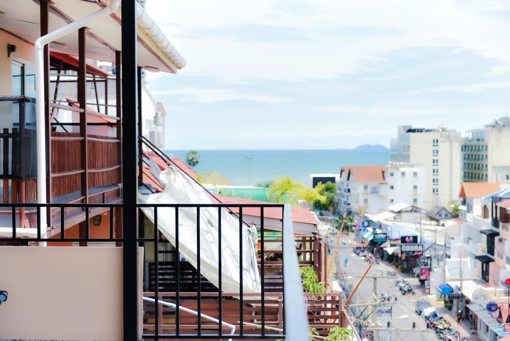 Aparthotel Patamnak Beach