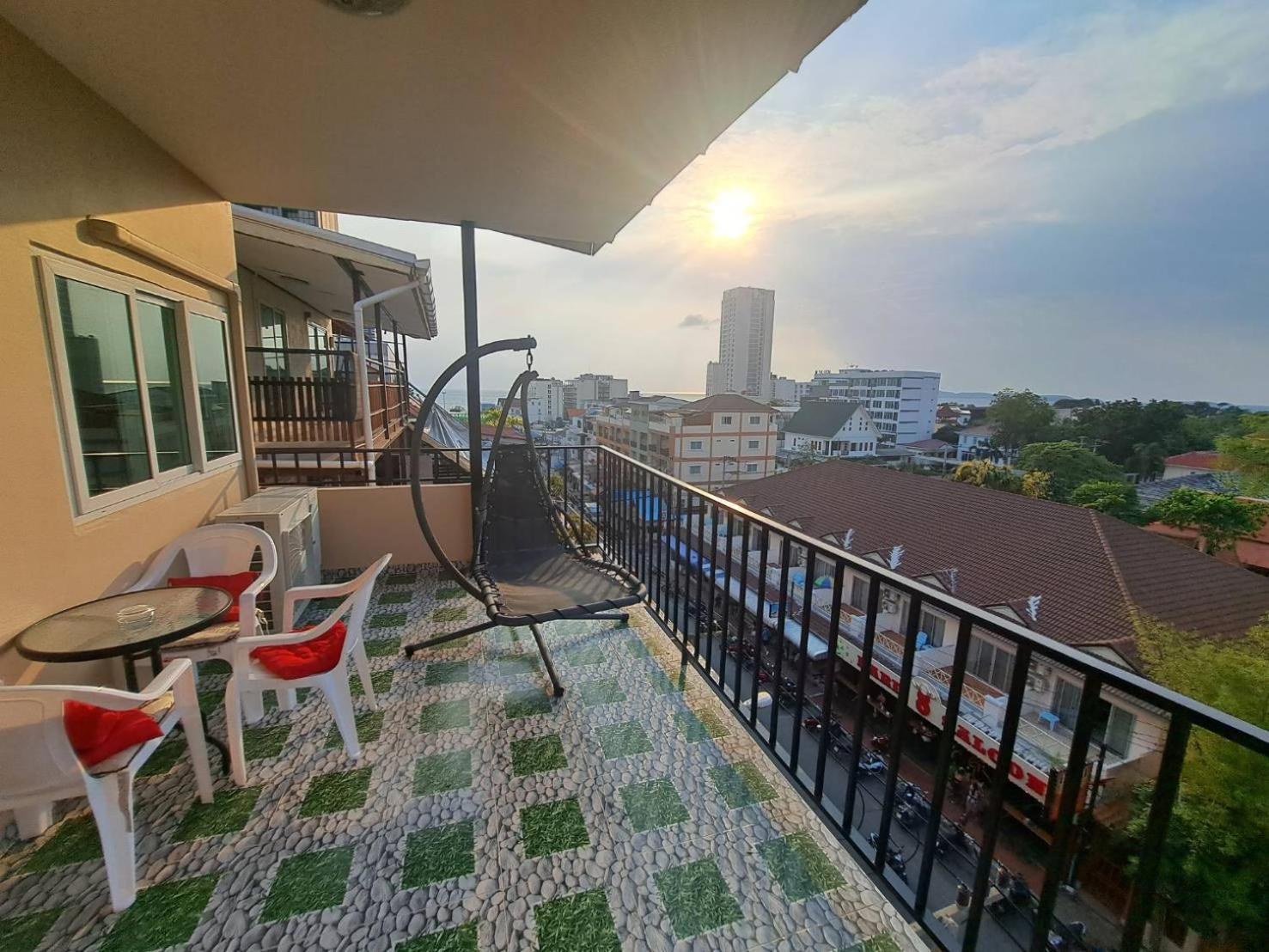 Patamnak Beach Aparthotel Pattaya