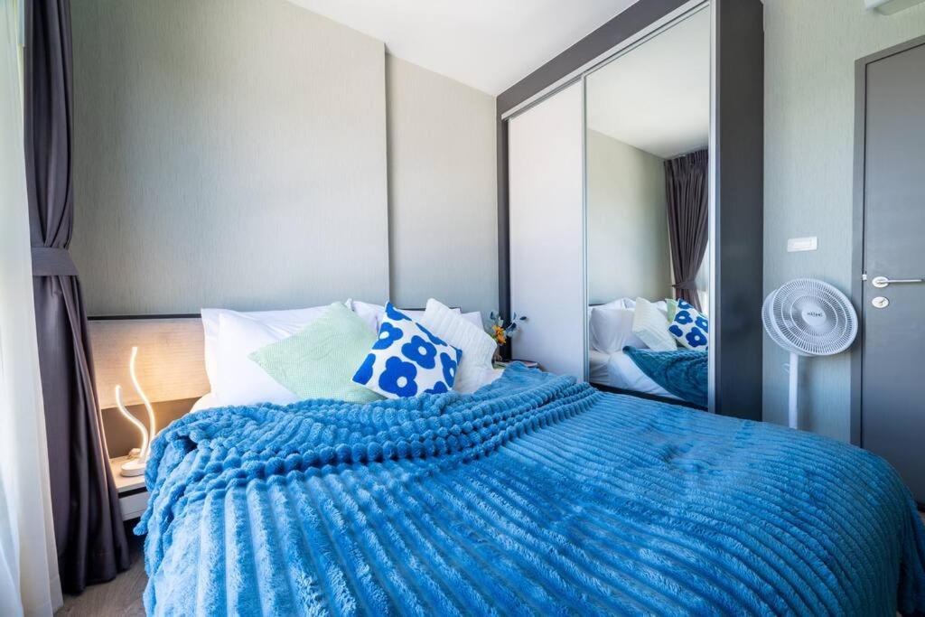 Kaws Theme Modern Cozy 1br 2 Min Walk To Apartamento