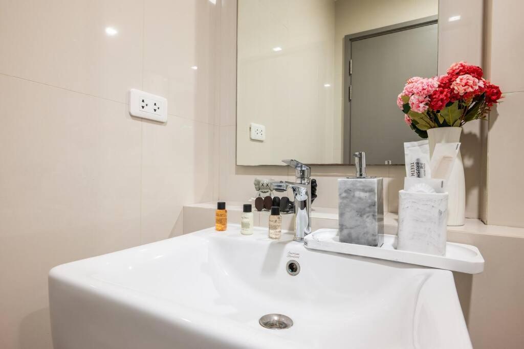 Apartamento Kaws Theme Modern Cozy 1br 2 Min Walk To *