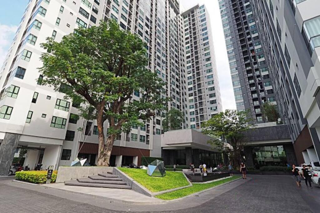 Kaws Theme Modern Cozy 1br 2 Min Walk To Apartamento Pattaya