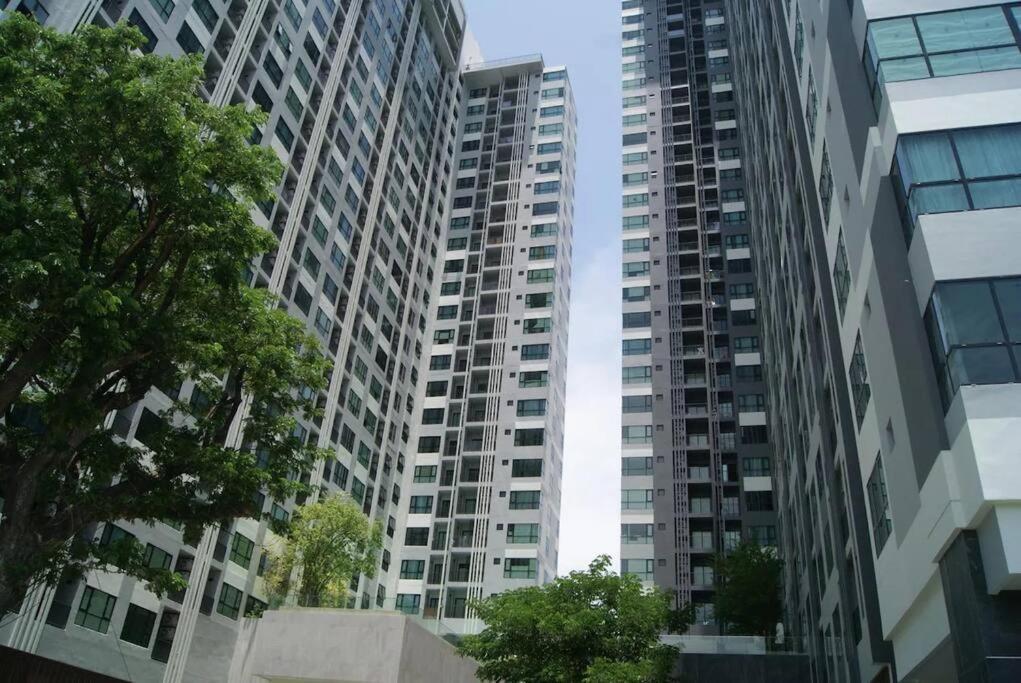 Apartamento Kaws Theme Modern Cozy 1br 2 Min Walk To Pattaya
