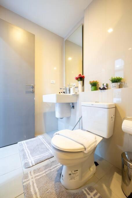Apartamento Kaws Theme Modern Cozy 1br 2 Min Walk To Pattaya
