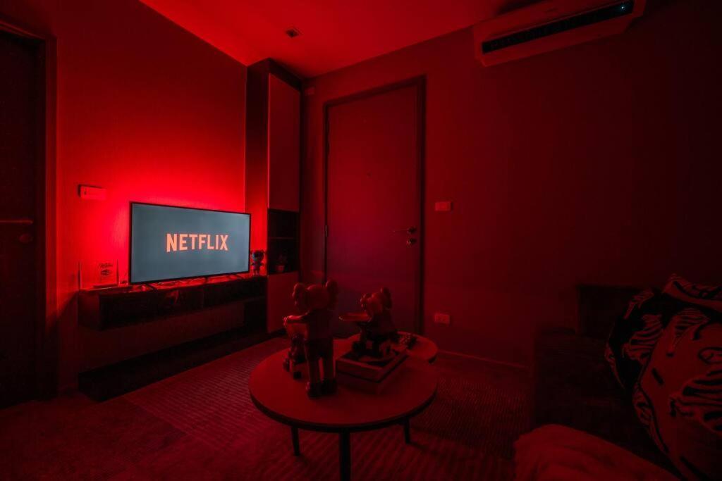 Apartamento Kaws Theme Modern Cozy 1br 2 Min Walk To Pattaya