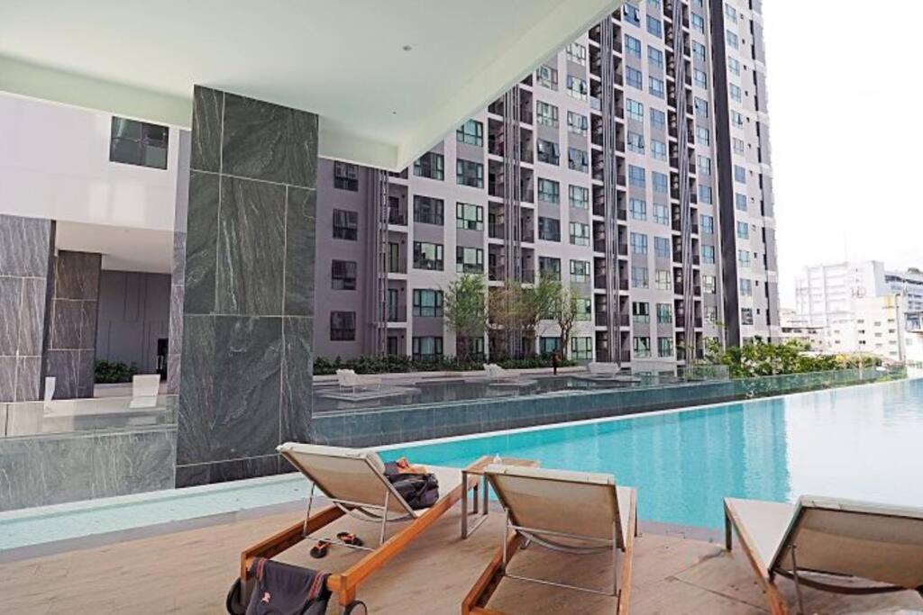 Apartamento Kaws Theme Modern Cozy 1br 2 Min Walk To Pattaya