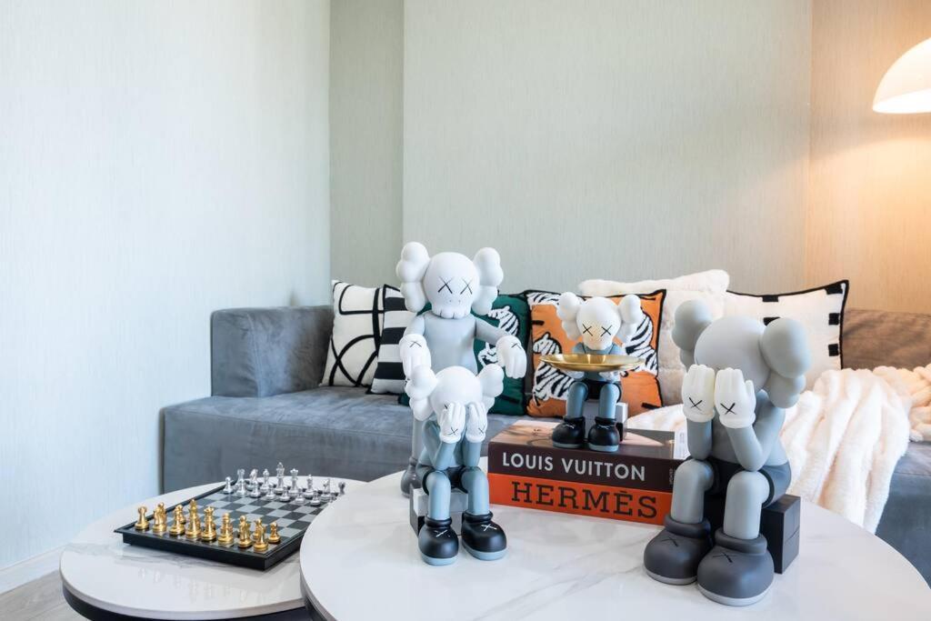 Kaws Theme Modern Cozy 1br 2 Min Walk To Apartamento *